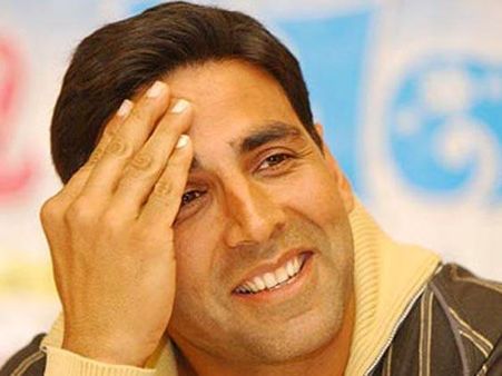 Naxalites warn Akshay Kumar against giving aid to jawans
