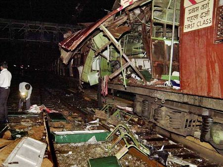 Naxals torch railway engine in Jharkhand's Bokaro