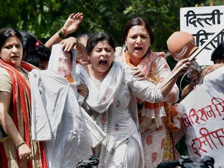 Congress party Women's Wing protest outside BJP HQ with bangles