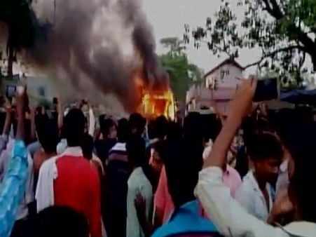 Bihar: 8 dead after bus catches fire in Nalanda
