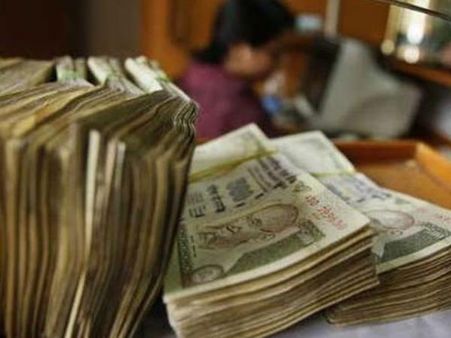 Demonetised notes worth Rs 1 cr seized in Lucknow