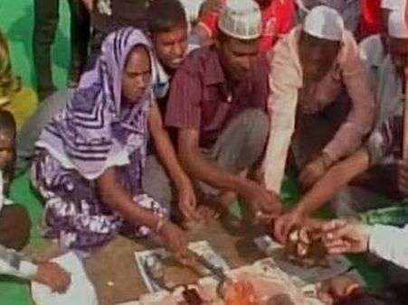 <i>Ghar Wapsi</i>: 22 Muslims convert into Hinduism in Faizabad, UP