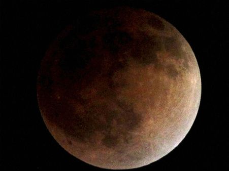 NASA seeks industry help on commercial cargo service to Moon