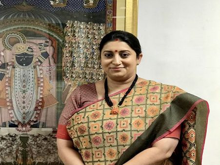 Smriti Irani’s #CottonIsCool campaign is a hit among politicos, celebs