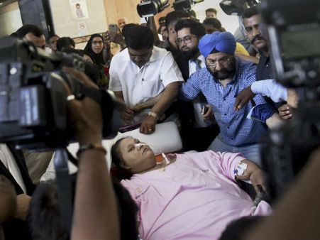 Eman Ahmed now able to raise her right hand but has a leaky heart