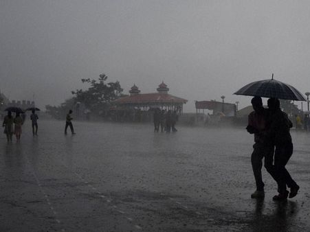 Blackout in parts of Bengaluru as heavy rains, winds lash city