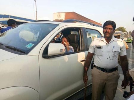 Shootout in Bengaluru: Woman shoots husband in full public view