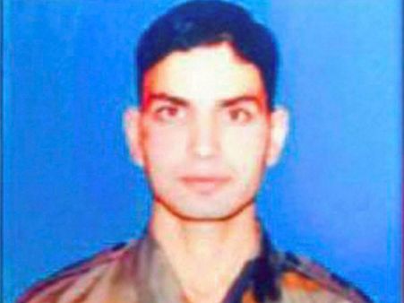 Delhi, Chandigarh, Bengaluru to pay homage to braveheart Lt Ummer Fayaz