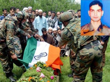 Bengaluru pays homage to braveheart Lt Ummer Fayaz