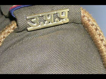 Nephew of Samajwadi Party neta slaps Police Inspector in Uttar Pradesh