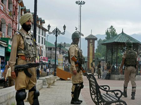J-K policemen asked to avoid Eid prayers in public mosques
