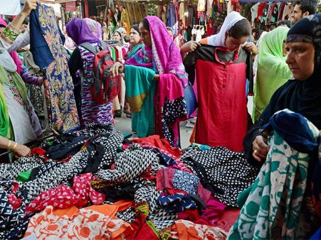 This Ramadan, buy a saree for just 10 paisa!