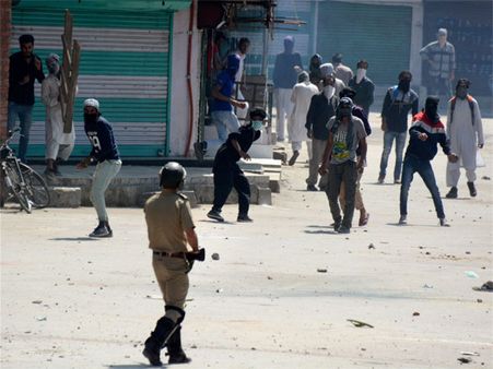 Kashmir's serial stone pelter, Chhota Geelani killed