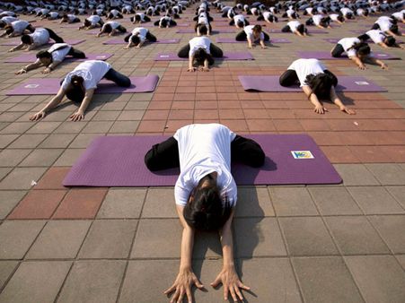 Himachal: 11 Students set record in performing yoga asanas for long duration