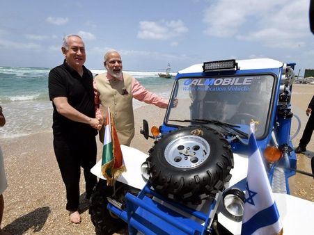 Modi, Nethanyahu watch demo, drive mobile water filtration plant at Dor beach