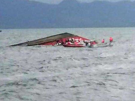 Maharashtra: 13 laborers rescued after fishing boat capsizes in Palghar
