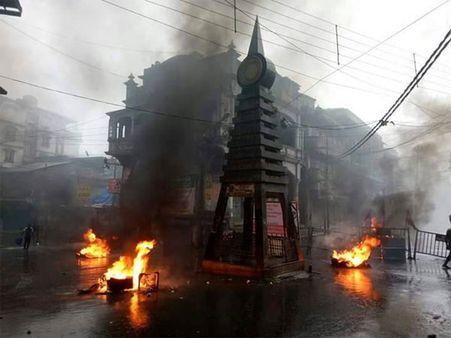 GJM supporters and police clash in Kalimpong