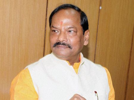 Women wash Jharkhand CM Raghubar Das’s feet on Guru Purnima