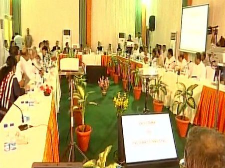 Rajnath Singh, Sushma Swaraj reach out to opposition parties