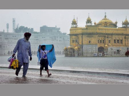 Damdami Taksal starts 'Kar sewa' for martyrs gallery at Golden Temple
