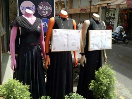 Gujarat traders' mannequin-protest to condemn attack on Amarnath yatris
