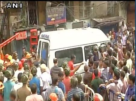 Building collapses in Kolkata's Bowbazar, 2 dead