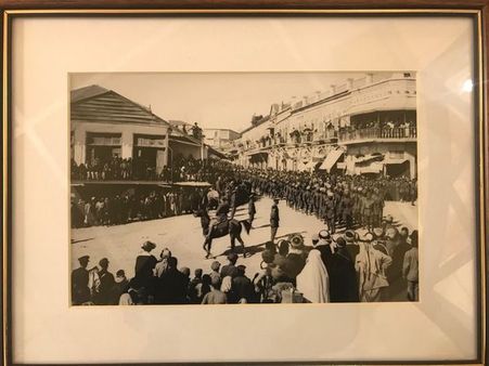 Israel's PM gifts Indian soldiers' photo to Modi