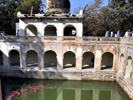 24 monuments have disappeared due to encroachments, urbanisation says Govt