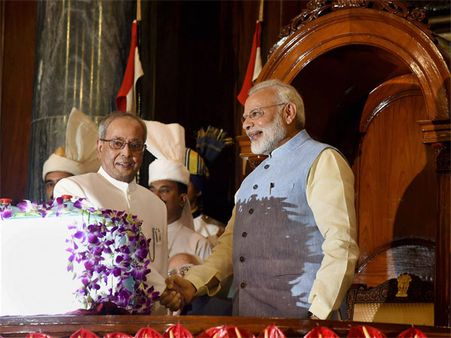 Fortunate that I had <i>Pranab da</i> to guide me: Modi