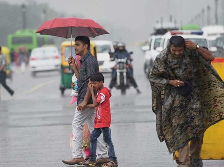 Weather: July 30 forecast, light rains in Delhi