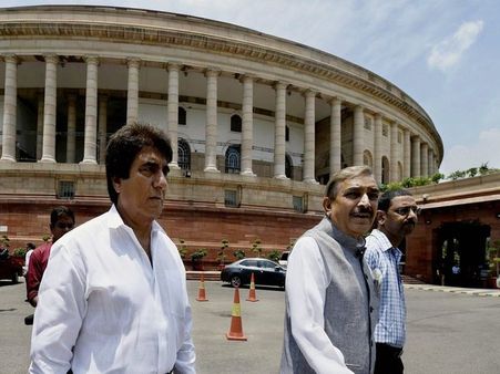 Congress claims Raj Babbar injured in police action in Uttar Pradesh