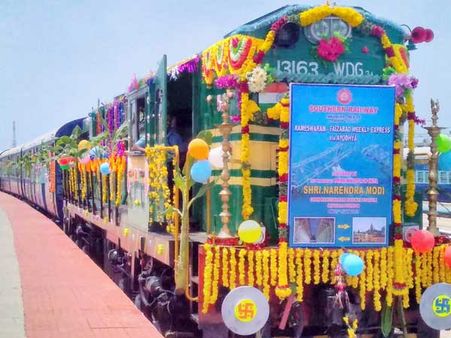 Adityanath thanks Modi for Rameswaram-Ayodhya train