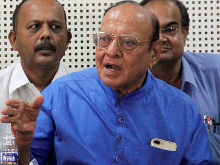 Rs 5 lakh in cash, jewellery stolen from Vaghela's bungalow