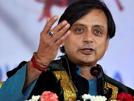 'Devegowda didn't understand his own Hindi speech', says Tharoor