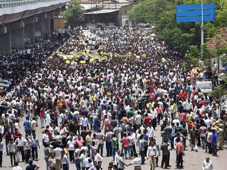 Demand to abolish GST on Textiles; strike on for 5th day