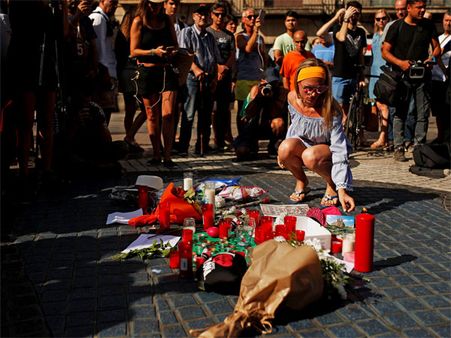 Barcelona attack: Spain police say suspects planned bigger attack