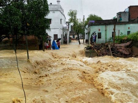 Modi conducts aerial survey of flood-hit Bihar; announces Rs 500 crore relief package