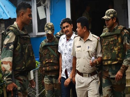 Morcha fissures widen