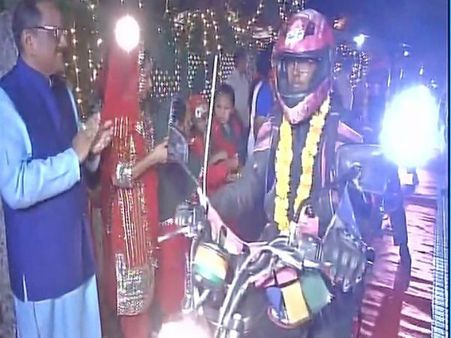 ‘Biking Queens’ travel from Gujarat to J&K to promote <i>Beti Bachao, Beti Padhao </i> campaign