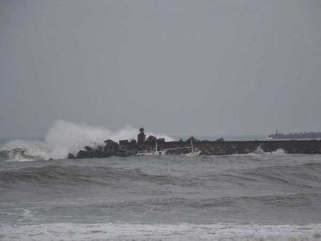 Mystery explosions off Bengal coast trigger panic among tourists