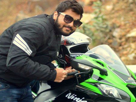 Delhi: 24-year-old dies after racing with friends