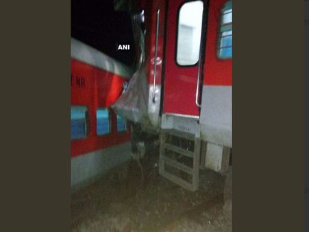 Kaifiyat Express derails in UP, over 50 injured