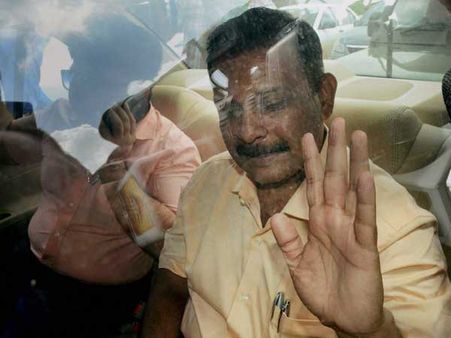 With a bunch of flimsy evidence, case against Lt Col Purohit set to fall flat