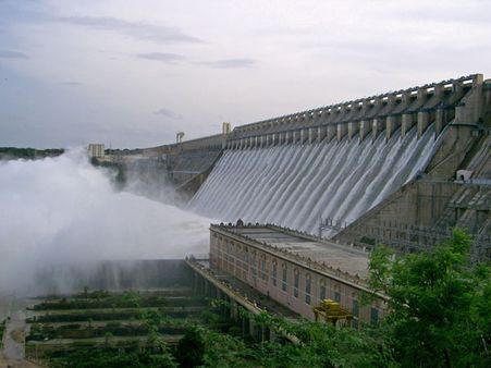 Nagarjunasagar's water level at historic low, more water in Karnataka hydel dams