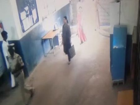 Did Sasikala just walk out of Bengaluru jail?