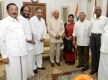 AIADMK crisis: Dinakaran moves HC, opposition parties meet President