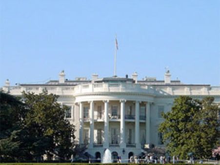 White House on lockdown after suspicious package found