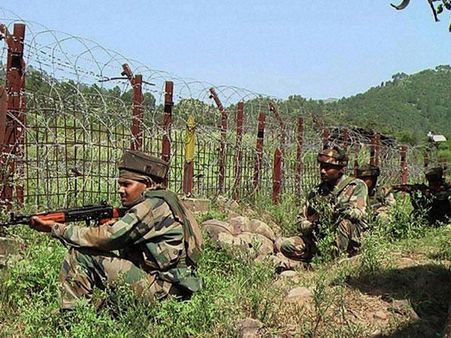 Pakistan violates ceasefire in Keran sector, 1 jawan martyred