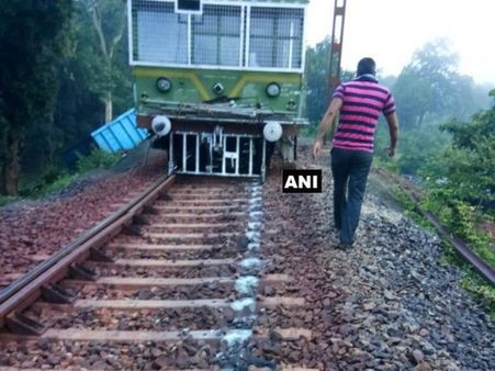 OHE van derails near Dantewada, Naxal hand suspected