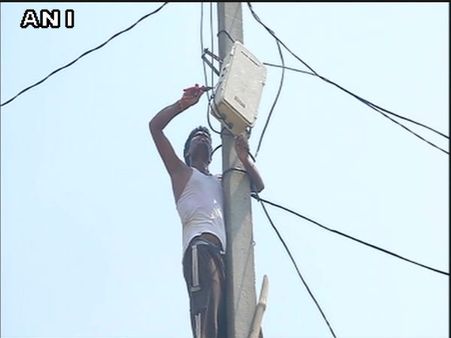 Lucknow: No toilet, no electricity in this Bhadarsa village